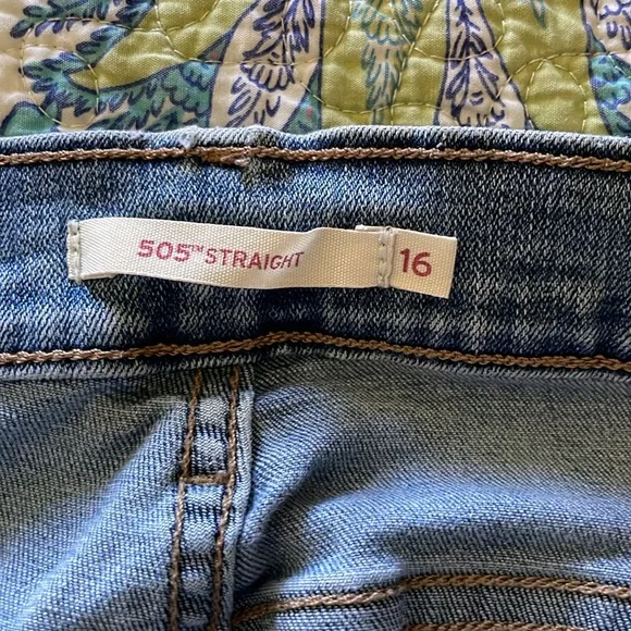 Bundle of two size 16 pants. Levi jeans and Style & Co shorts - Picture 2 of 9